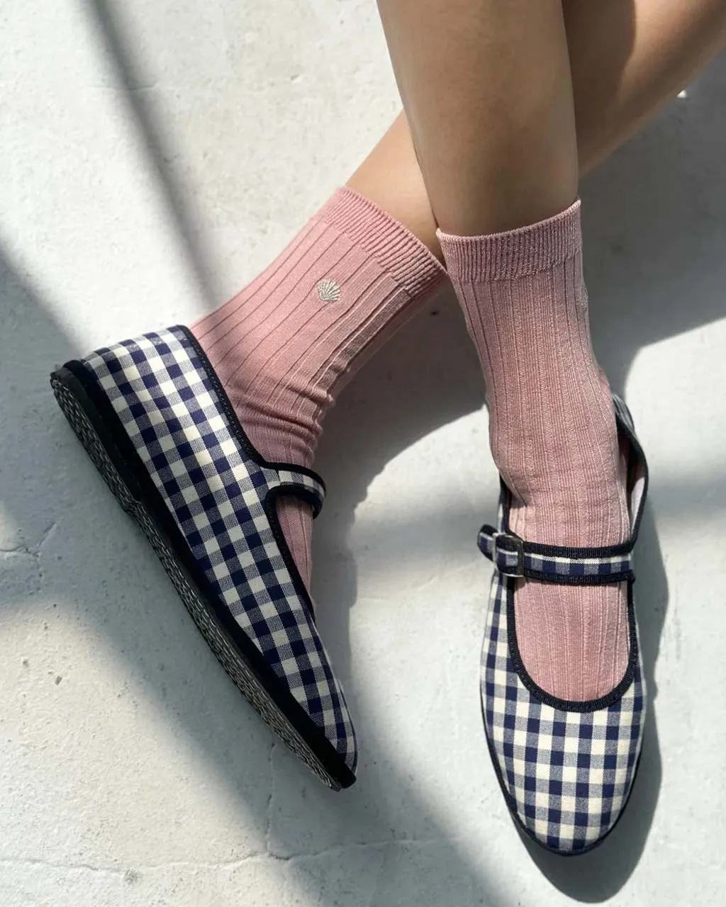 Embroidered Her Socks - Pink Soda   Silver Seashell