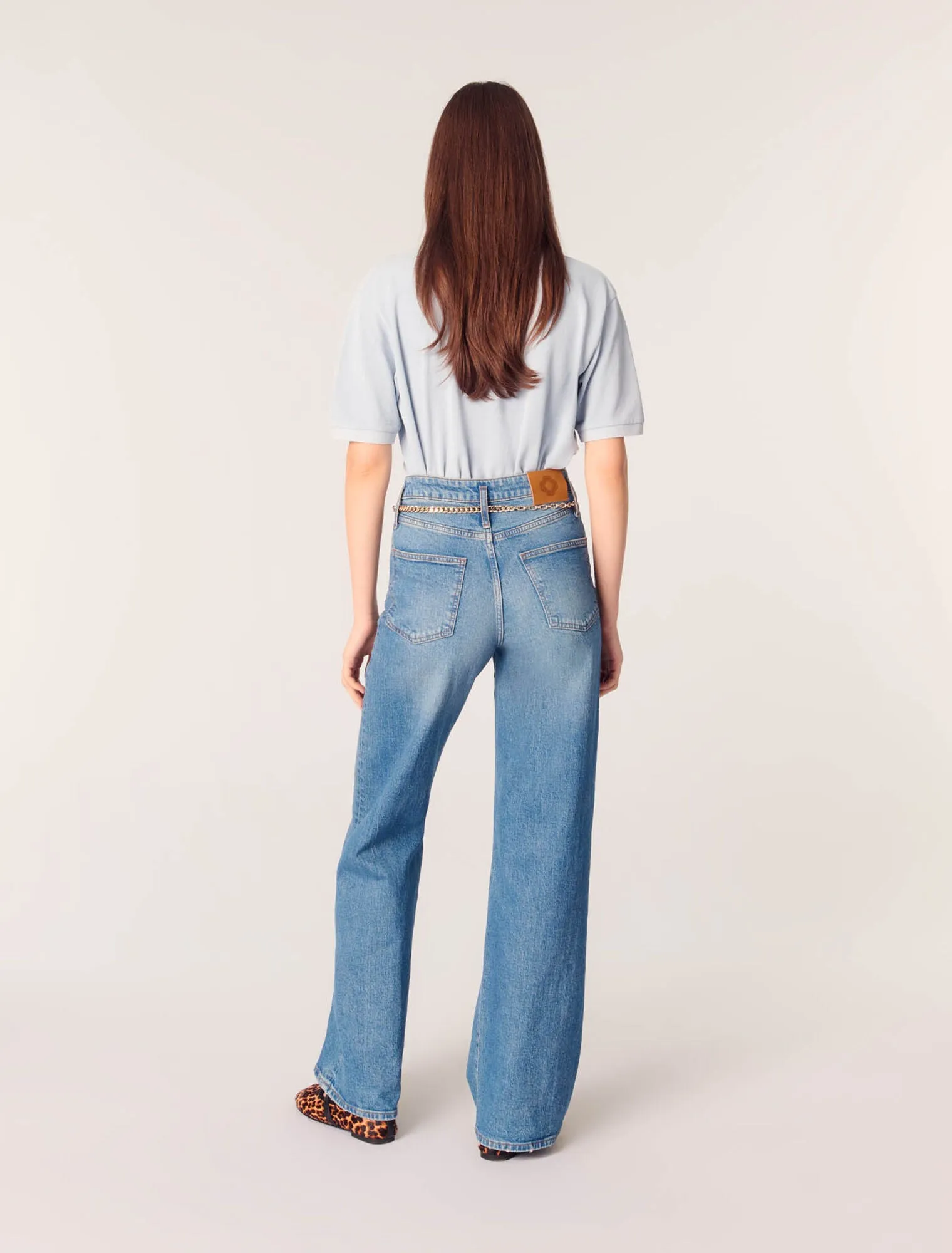 Jeans with chain-link belt